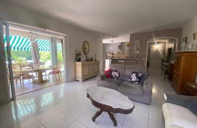 Appartement À Vendre type 4 rez de jardin avec piscine — photo du bien