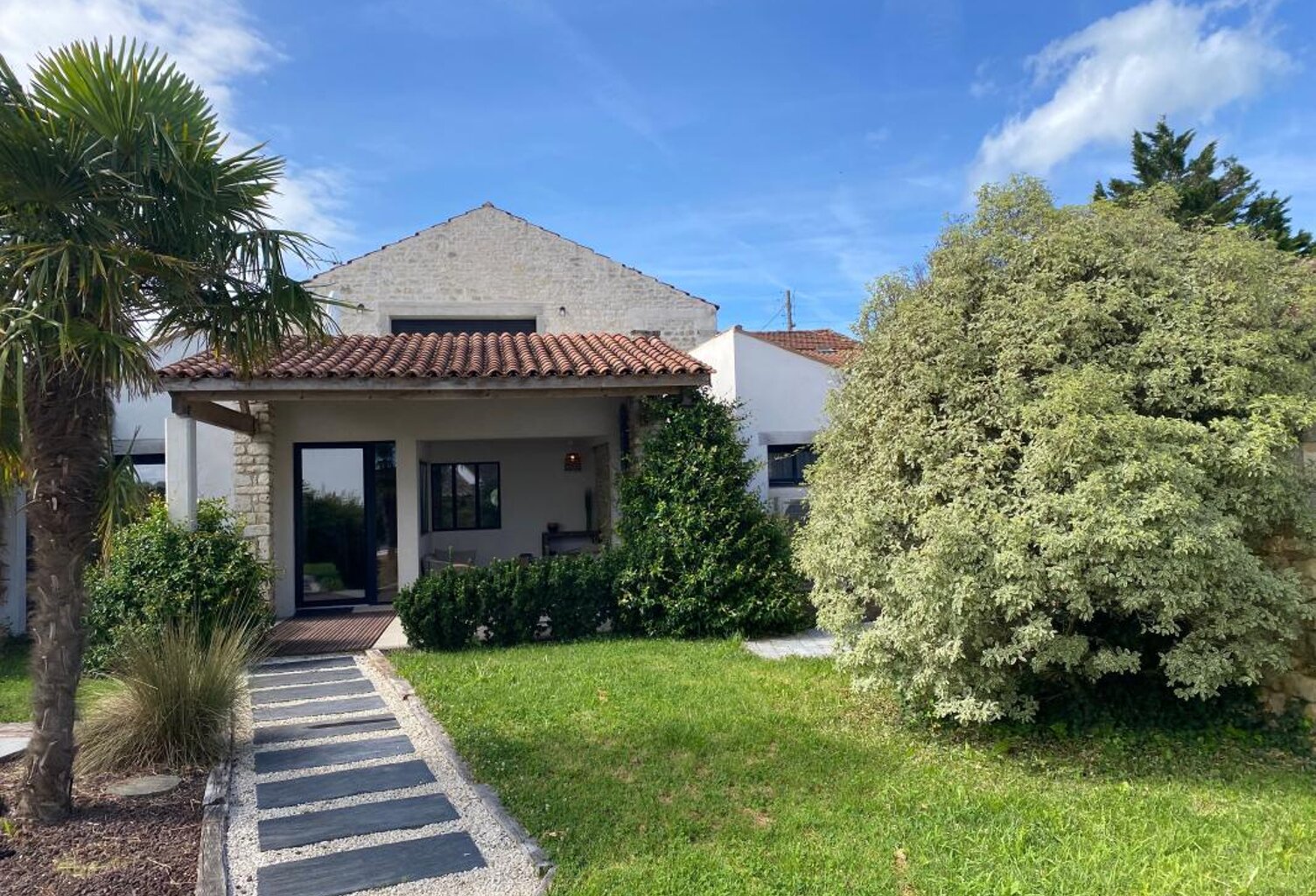 Dolus d'Oléron Maison Pierre : Élégance, charme et authenticité au cœur d’Oléron - — photo 1
