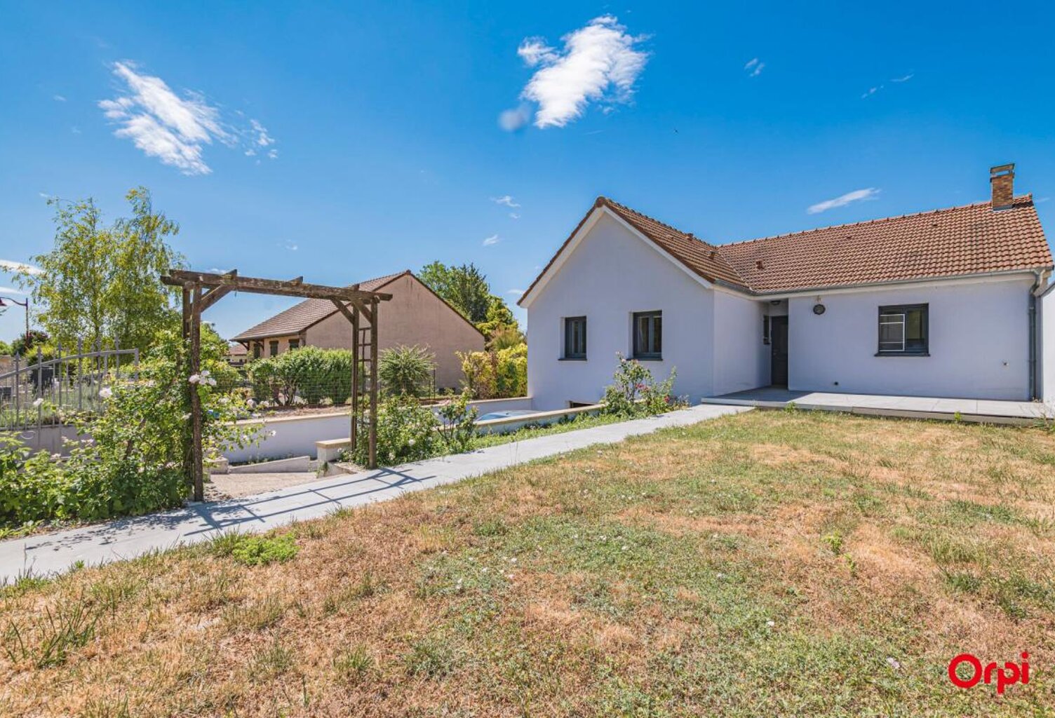 Maison de Plain Pied à Vendre avec Jardin, terrasse et Garage en sous-sol — photo 1