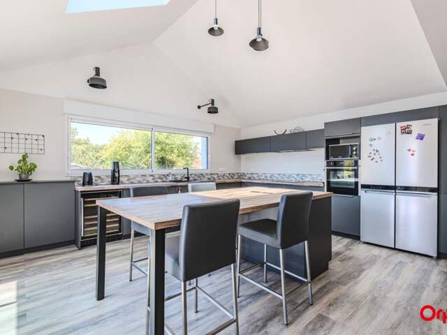 Maison de Plain Pied à Vendre avec Jardin, terrasse et Garage en sous-sol — photo du bien