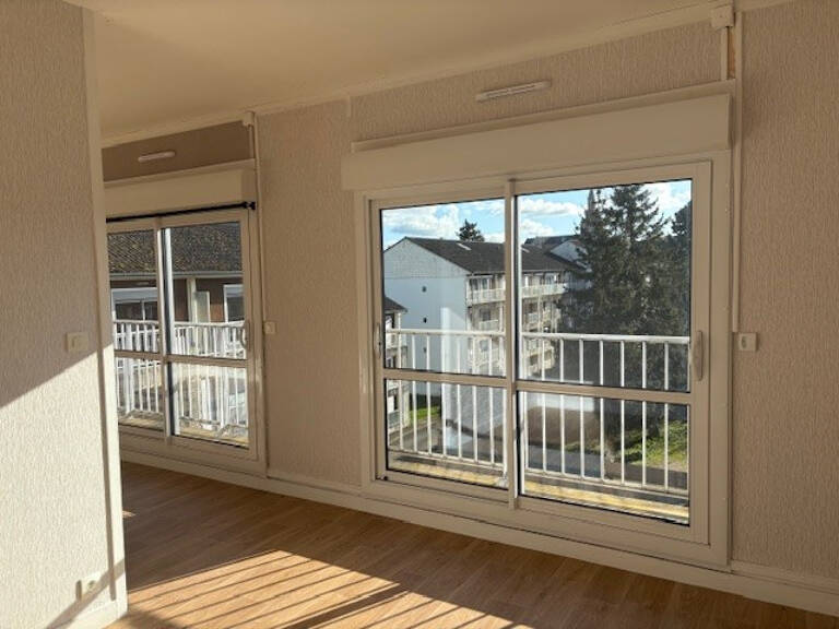 Leasing Appartement 5  pièces 104 m² La Châtre — photo 1