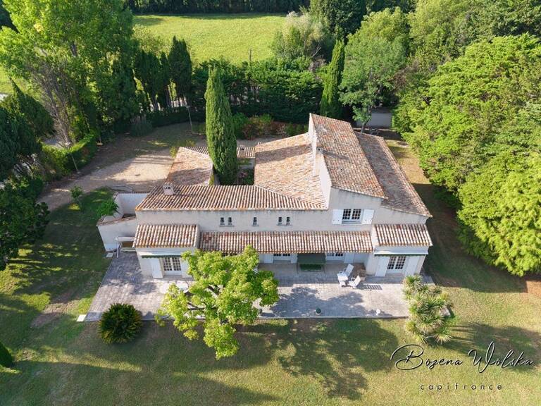 Propriété de 300m² sur 9000m² piscinable avec 2 garages et dépendance — photo 1