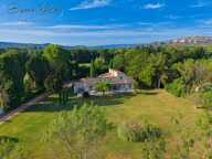 Propriété de 300m² sur 9000m² piscinable avec 2 garages et dépendance — photo 2