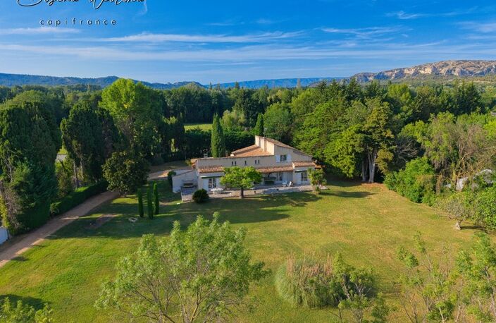 Propriété de 300m² sur 9000m² piscinable avec 2 garages et dépendance — photo 4