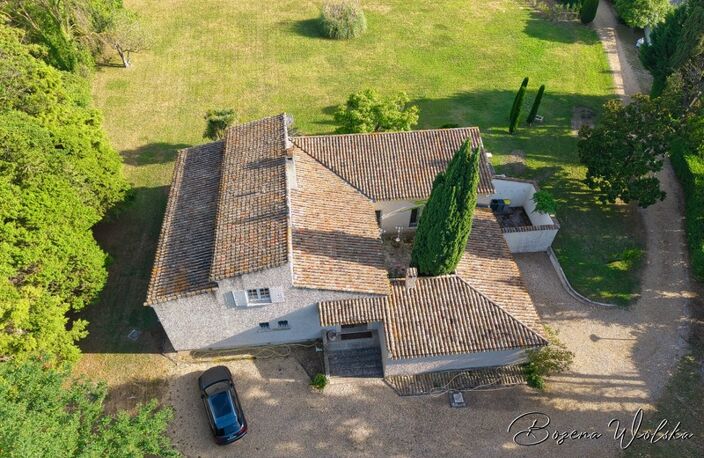 Propriété de 300m² sur 9000m² piscinable avec 2 garages et dépendance — photo 5