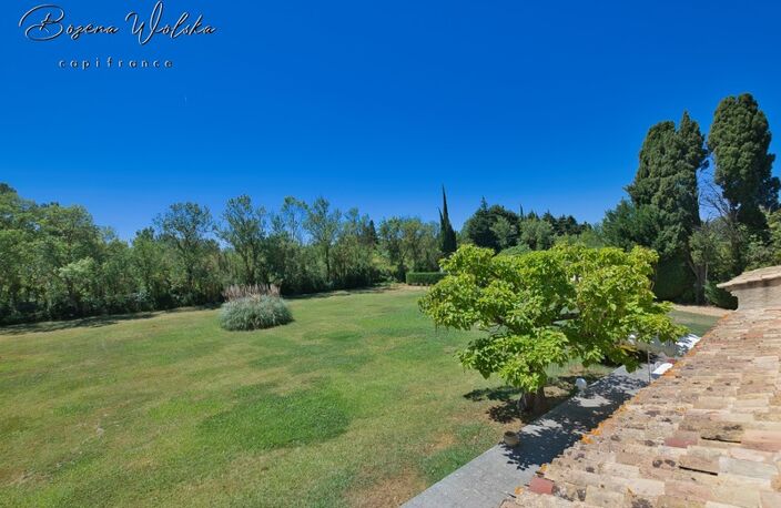Propriété de 300m² sur 9000m² piscinable avec 2 garages et dépendance — photo 2