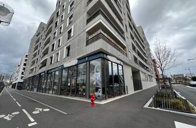 Dpt Rhône (69), à louer VILLEURBANNE Local commercial/service de 93m2 rue Léon Blum à la soie — photo du bien