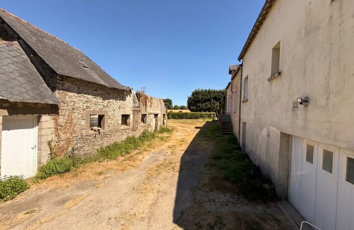 Longère en pierre – 150,76 m² – 6 pièces – 5 chambres – Terrain 6 345 m² – Dépendances – Hangar – Sous-sol complet — photo 3