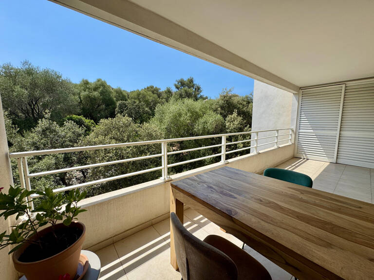 Appartement T3 lumineux avec terrasse, vue dégagée et parking – L’Île-Rousse (20) — photo 1