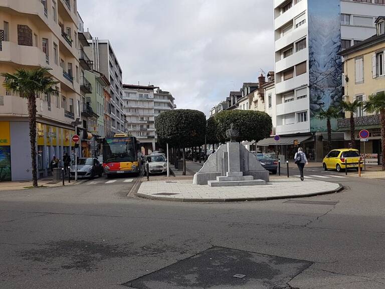 Dpt Hautes Pyrénées (65), à louer TARBES Salon ou bureau — photo 1