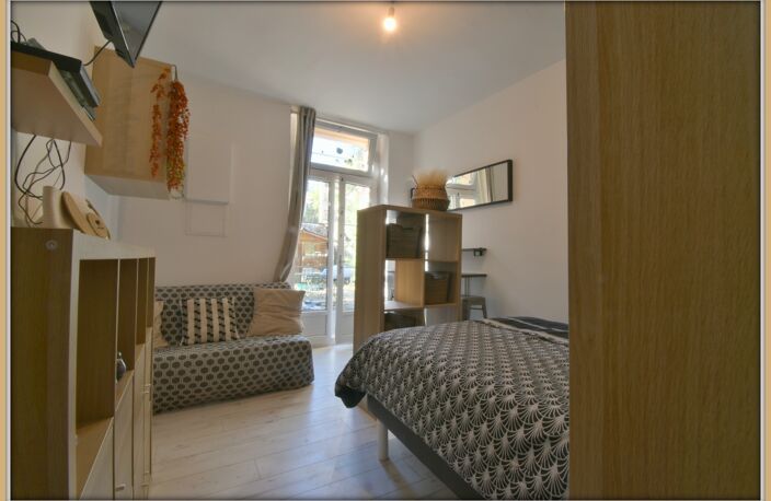 Appartement rénové avec jardin privatif – Vendu entièrement meublé 1 pièces NIMES (30) — photo 3