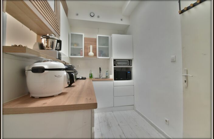 Appartement rénové avec jardin privatif – Vendu entièrement meublé 1 pièces NIMES (30) — photo 4