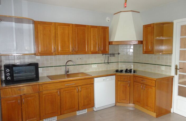 Dpt Tarn (81), à vendre Castres villa P6 de 124 m² sur terrain 358 m² avec terrasse et garage — photo 3