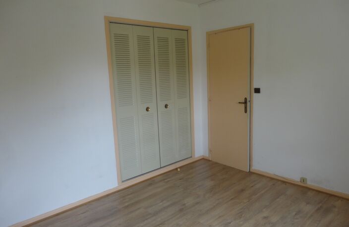 Dpt Tarn (81), à vendre Castres villa P6 de 124 m² sur terrain 358 m² avec terrasse et garage — photo 5