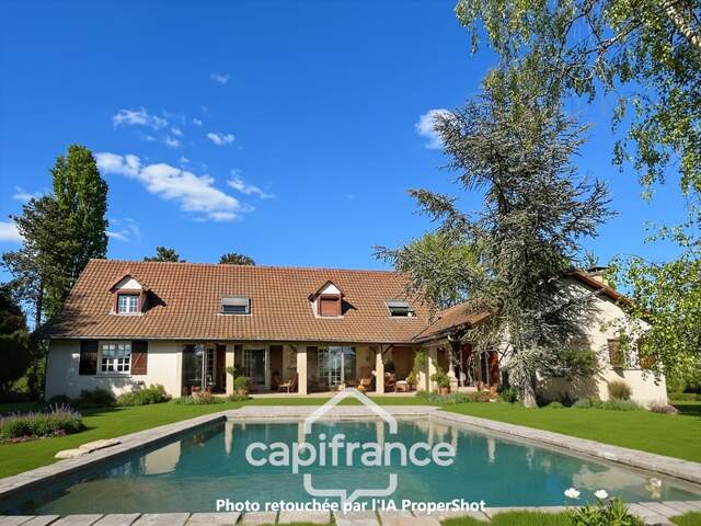 Maison familiale de caractère de 225 m² avec dépendances sur terrain de 6716 m² à CHALON SUR SAONE (71) — photo du bien