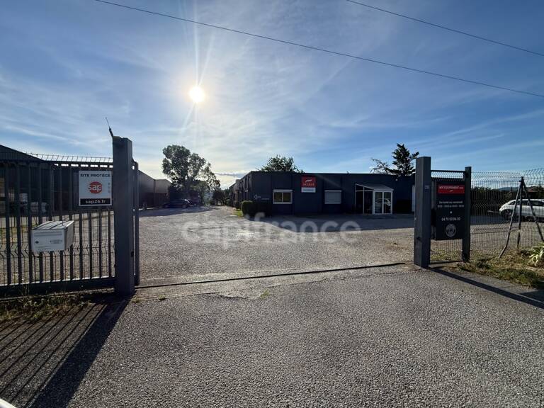 Murs professionnels avec logement - 696 m² - Sud Montélimar — photo 1