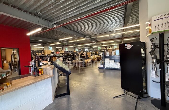 Murs professionnels avec logement - 696 m² - Sud Montélimar — photo 4