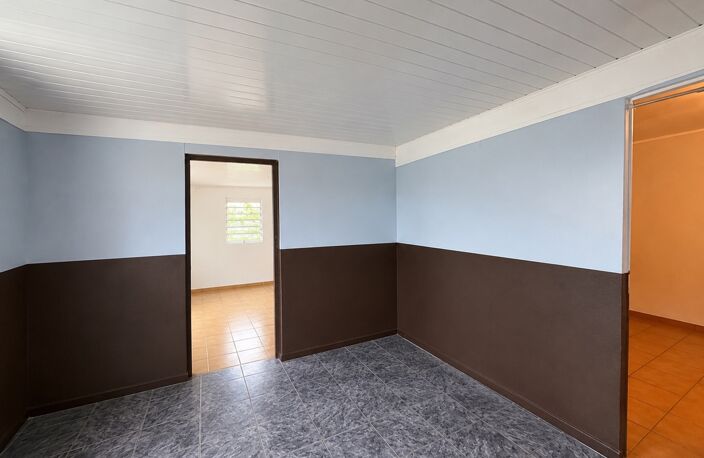 Case T3 à rénover ou terrain à bâtir de 280 m² avec vue mer – Terre Sainte, à 200 m de la plage — photo 4