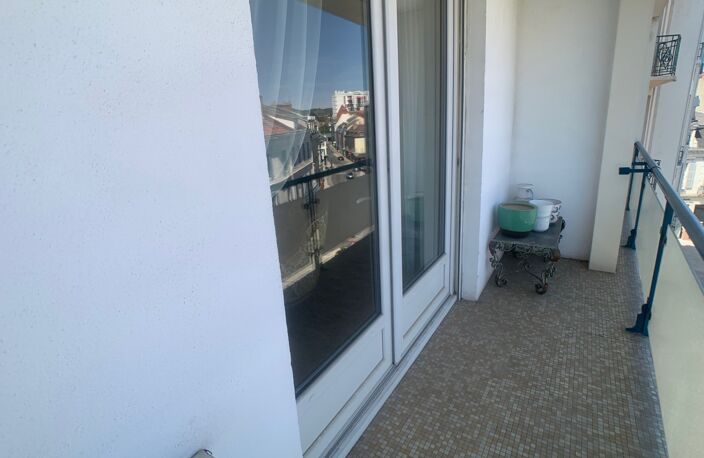 Appartement hyper centre Montluçon T5, 3 chambres, avec cave et parking couvert privé — photo 2