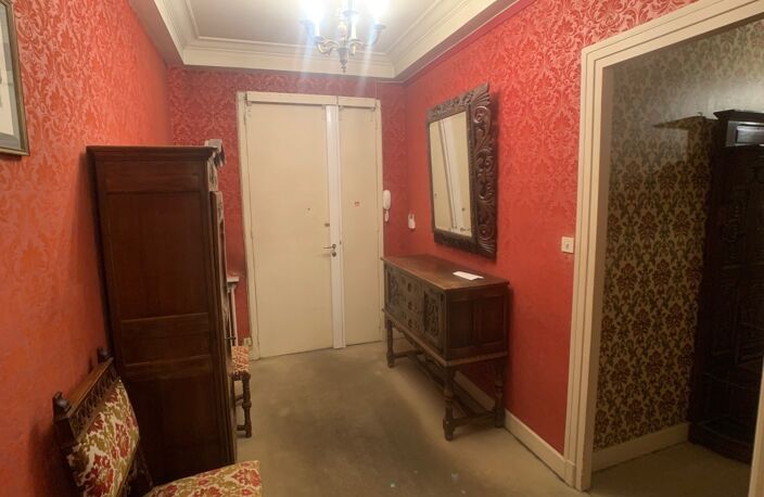 Appartement hyper centre Montluçon T5, 3 chambres, avec cave et parking couvert privé — photo 4