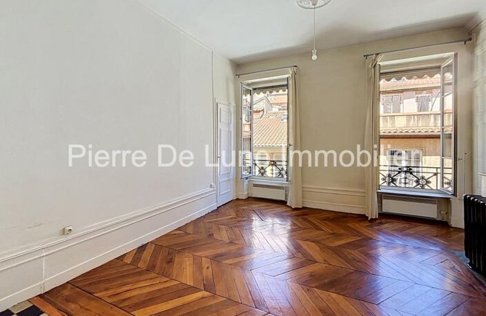 Lyon 1er – Appartement de caractère à réinventer | Charme de l'ancien, dressing, cave & grenier — photo 4