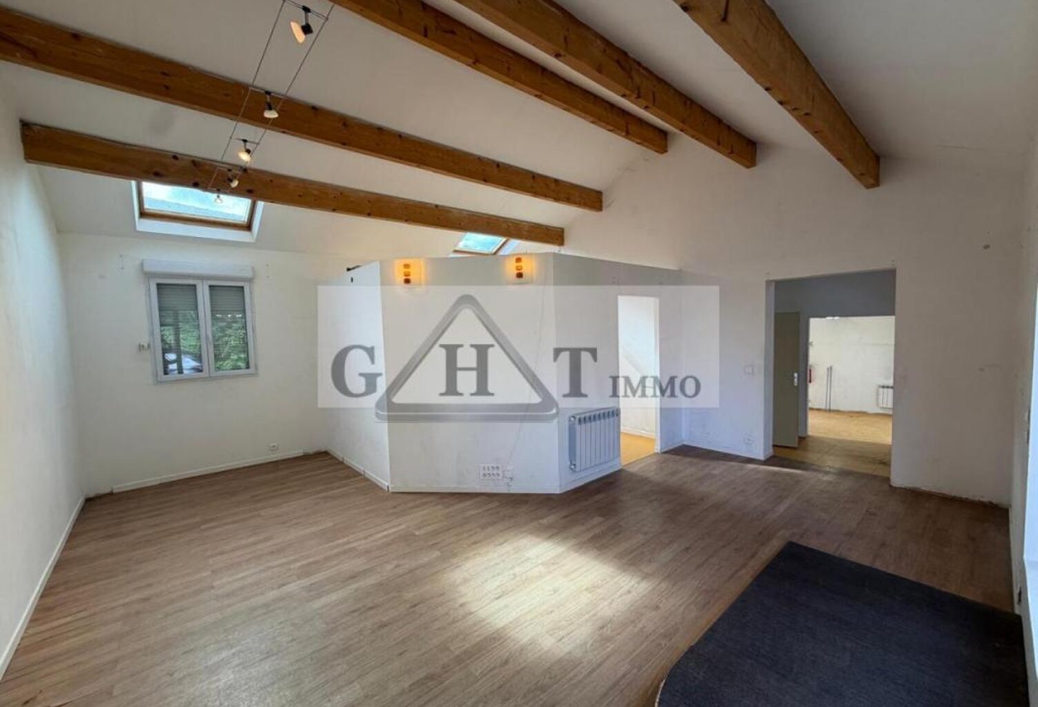 Local commercial de 220 m² à louer à ECOUEN — photo 1