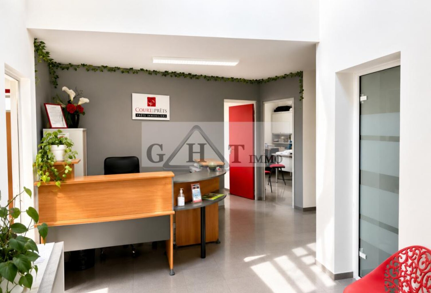 BUREAUX & LOGEMENTS  220 M²- À VENDRE SAINT MAUR DES FOSSES — photo 1