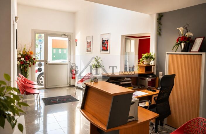 BUREAUX & LOGEMENTS  220 M²- À VENDRE SAINT MAUR DES FOSSES — photo 2