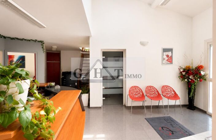 BUREAUX & LOGEMENTS  220 M²- À VENDRE SAINT MAUR DES FOSSES — photo 3
