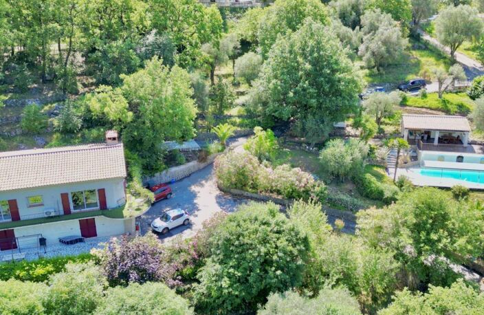 PROPRIETE 190 M²  constituée de 2 appartements + studio indépendant- piscine et pool-house , superbe vue panoramique — photo 2