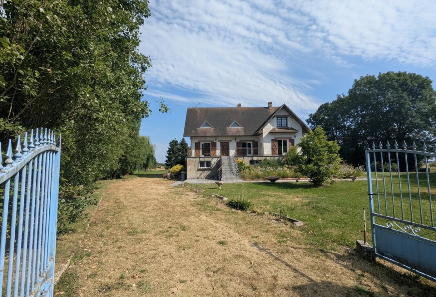 Propriété 9 pieces 6 chambres 4612m2 terrain arboré — photo 1