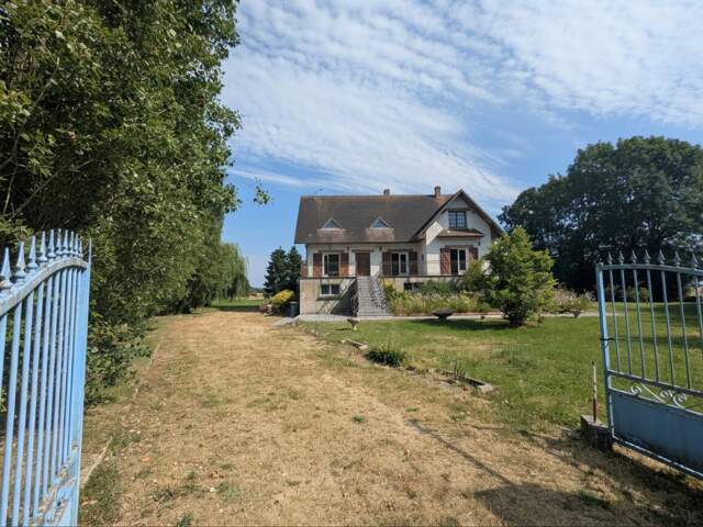 Propriété 9 pieces 6 chambres 4612m2 terrain arboré — photo du bien