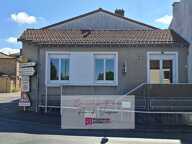 A VENDRE en Exclusivité à Beaurepaire, Ensemble de 2 maisons de 126 et 50 m2 avec plusieurs dépendances et garages sur une parcelle de 472 m2 env — photo 2
