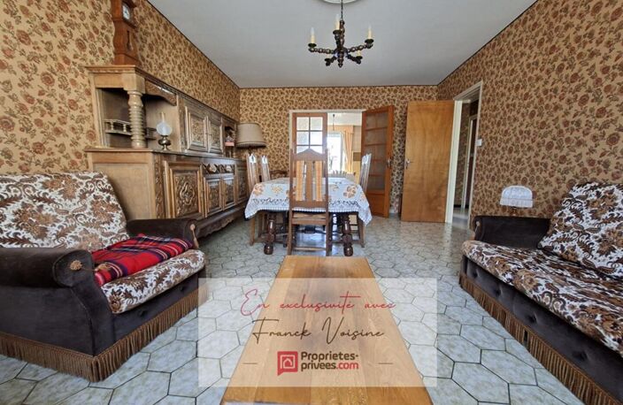 A VENDRE en Exclusivité à Beaurepaire, Ensemble de 2 maisons de 126 et 50 m2 avec plusieurs dépendances et garages sur une parcelle de 472 m2 env — photo 3