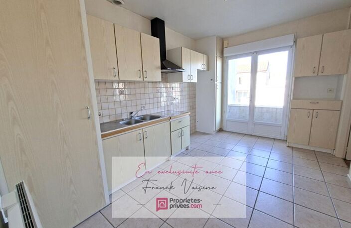 A VENDRE en Exclusivité à Beaurepaire, Ensemble de 2 maisons de 126 et 50 m2 avec plusieurs dépendances et garages sur une parcelle de 472 m2 env — photo 4