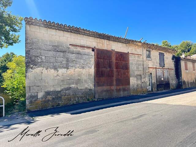 JONQUIERES SAINT VINCENT, ANCIEN ATELIER  EN PIERRE de 240m² — photo du bien