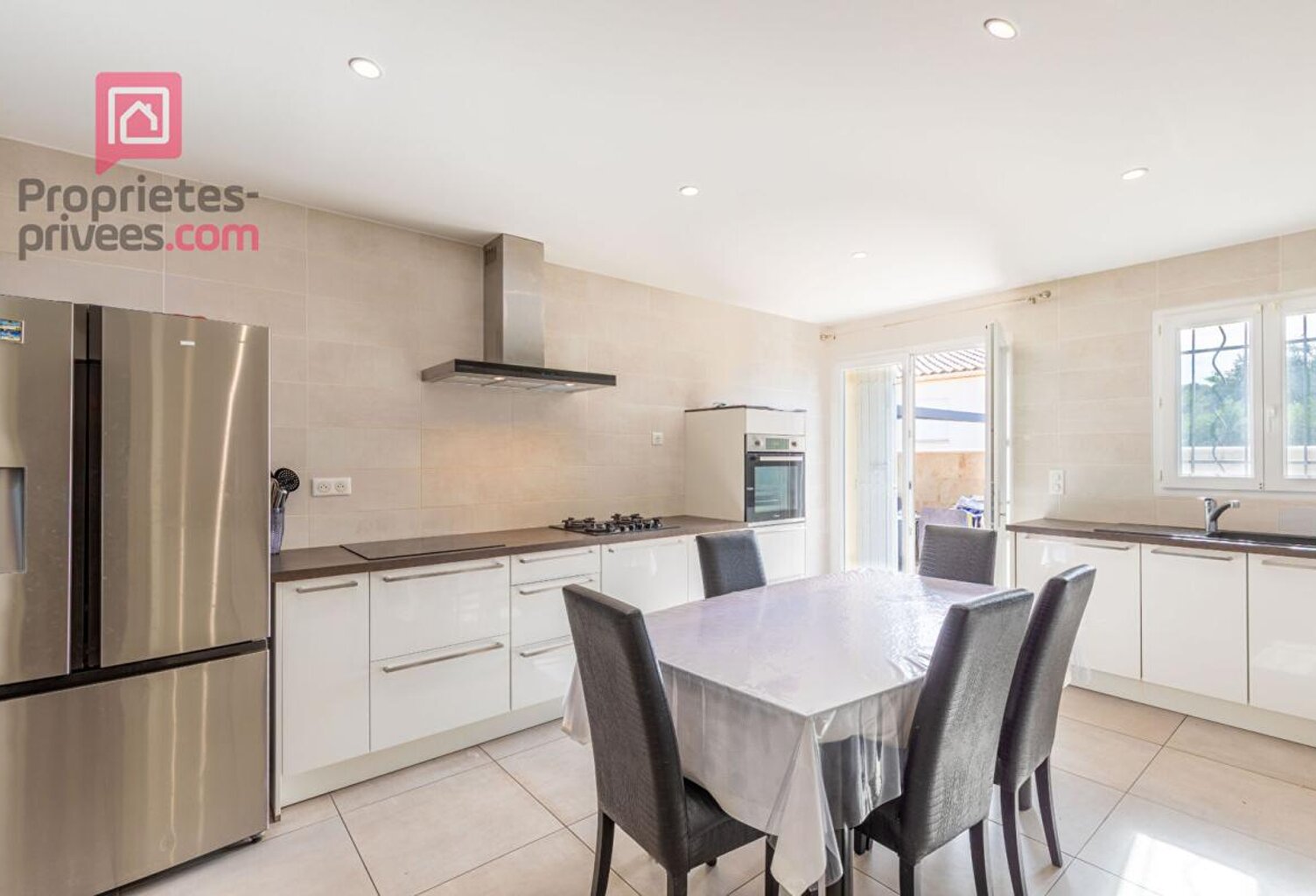 Maison de plain pieds de 103 m2 construite en  2022 à Carpentras. Terrain 302 m2 — photo 1