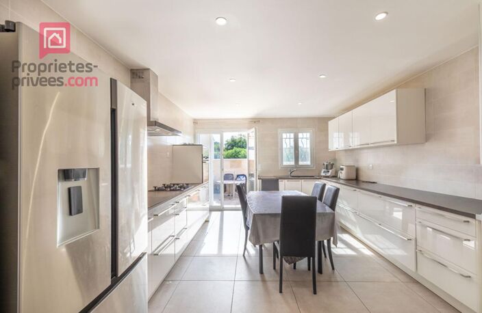 Maison de plain pieds de 103 m2 construite en  2022 à Carpentras. Terrain 302 m2 — photo 2