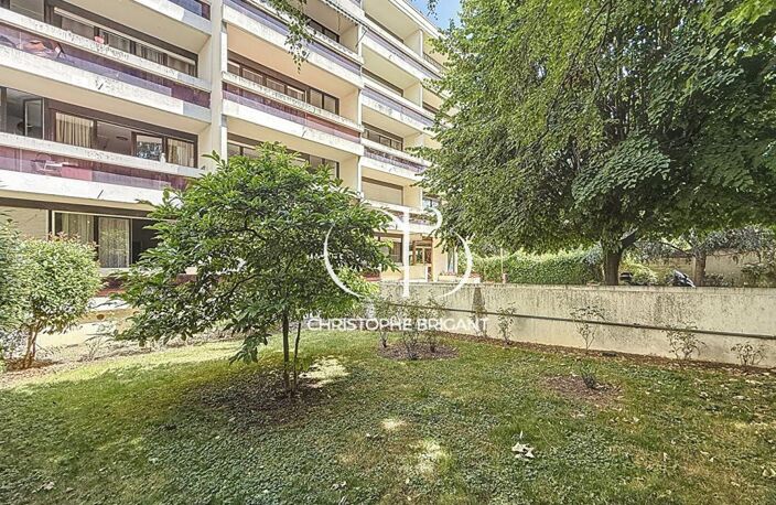Grand studio avec balcon au pied du métro Villejuif Léo Lagrange — photo 2