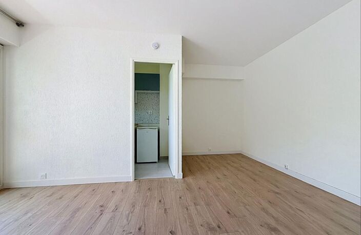Grand studio avec balcon au pied du métro Villejuif Léo Lagrange — photo 4