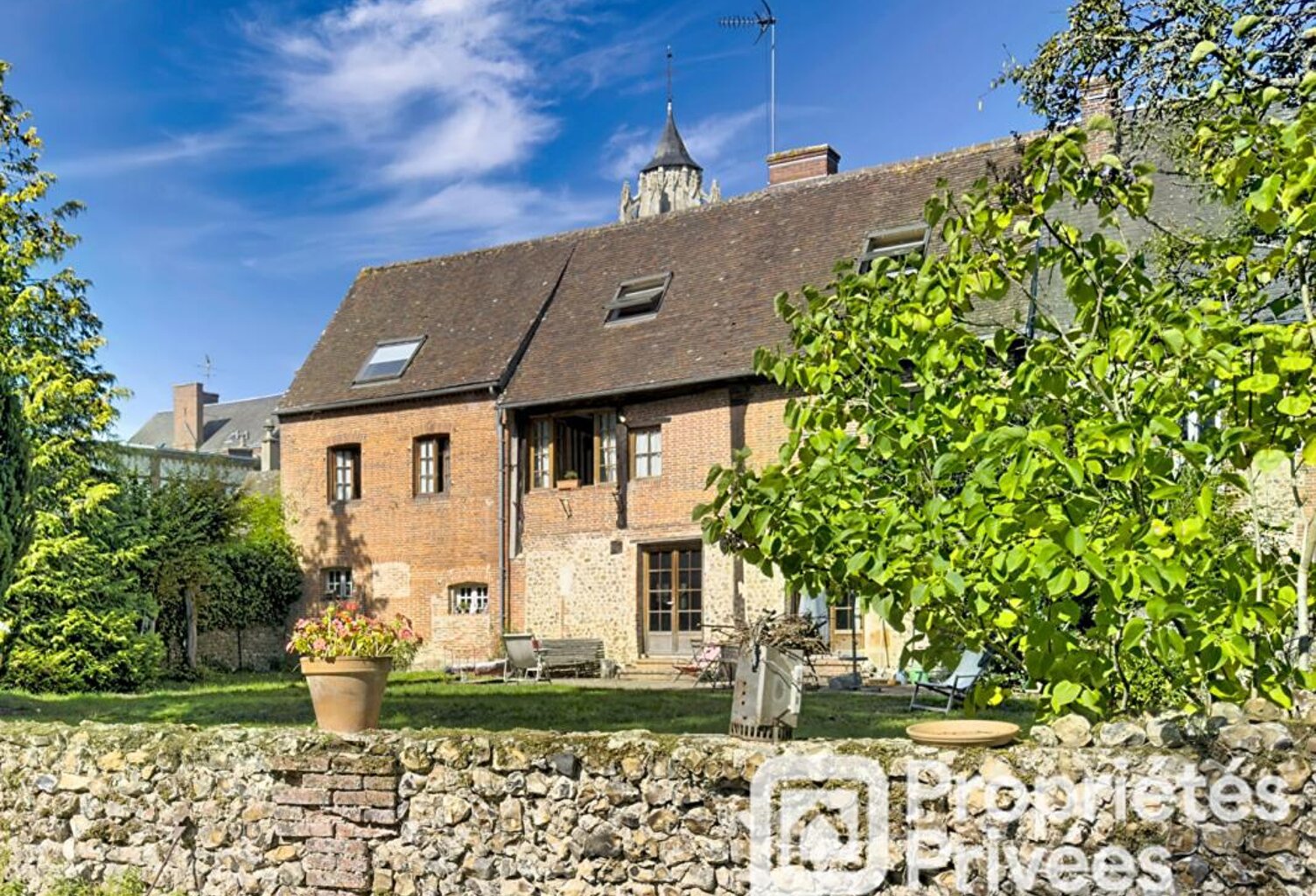 Rugles - Bâtisse XIX de 226 m² - Centre-bourg, au calme, en bord de Risle — photo 1