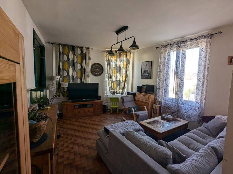 Immeuble de rapport: 2 appartements et local commercial — photo 1