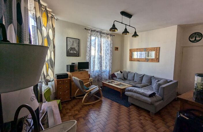 Immeuble de rapport: 2 appartements et local commercial — photo 2