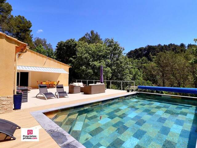 Propriété à Evenos (83330) 10 pièces 293 m2 - deux maisons sur  une parcelle de 69215 m2 — photo du bien