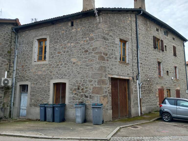 43220 Riotord Immeuble d'environ 250 m²  sur 3 niveaux plus cave en sous-sol et grenier — photo 1