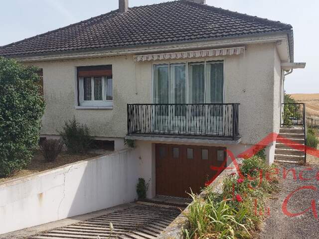 Maison 5 pièces 83 m² à Saint-Just-Sauvage — photo du bien