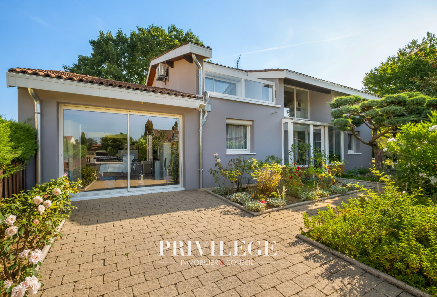 Chassieu   Maison familiale de 145 m2 avec jardin de 709 m2 — photo 1
