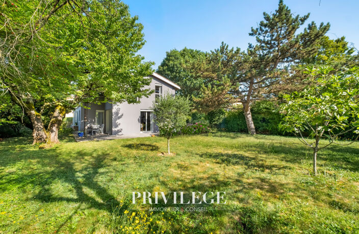 Chassieu   Maison familiale de 145 m2 avec jardin de 709 m2 — photo 2