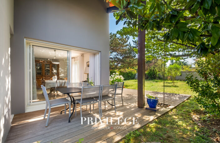Chassieu   Maison familiale de 145 m2 avec jardin de 709 m2 — photo 3