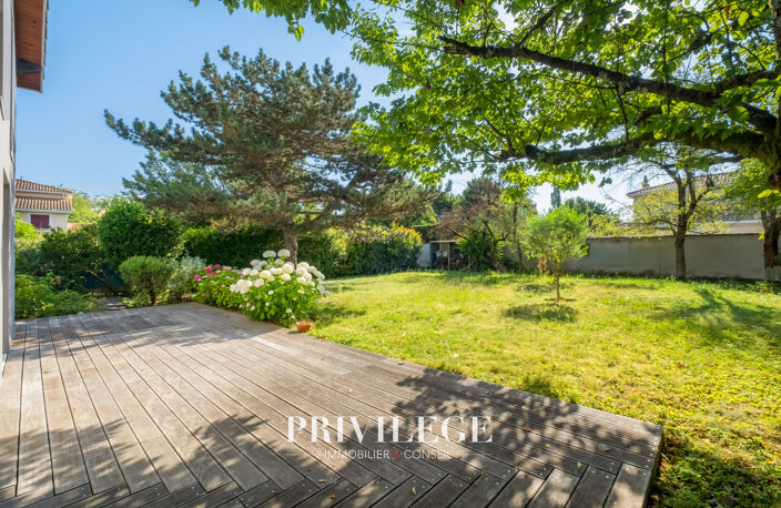 Chassieu   Maison familiale de 145 m2 avec jardin de 709 m2 — photo 4